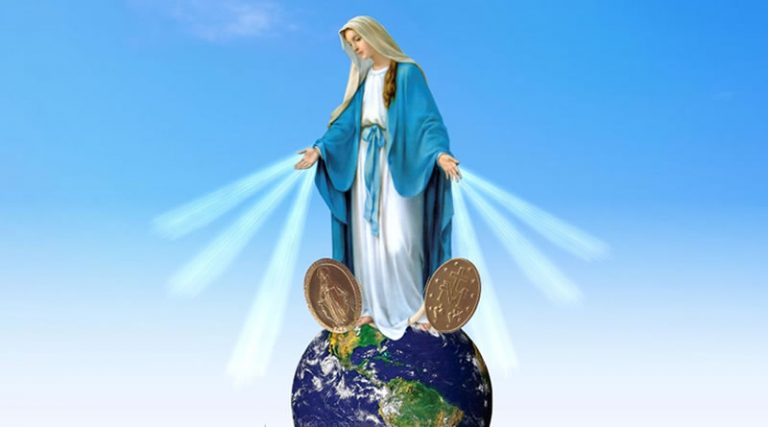 NOSSA SENHORA DAS GRAÇAS E DA MEDALHA MILAGROSA! A figura de Nossa Senhora retrata Maria pisando a serpente, simbolo do pecado, ela está sobre o globo. como Rainha do Céu de da Terra!