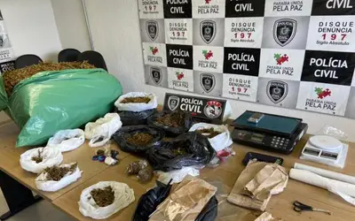 Homem é preso com 25 quilos de maconha dentro de casa em João Pessoa, além de raxixe cocaína